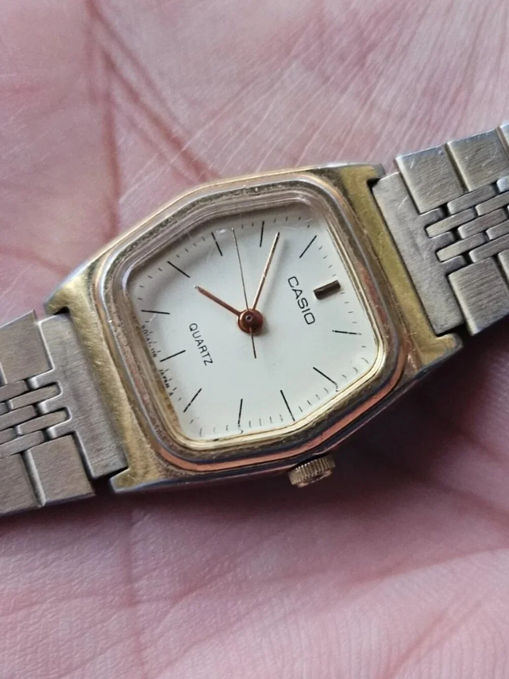 Vintage Seiko Ladies Wristwatch Gold Tone Quartz Analog Wrist Watch
